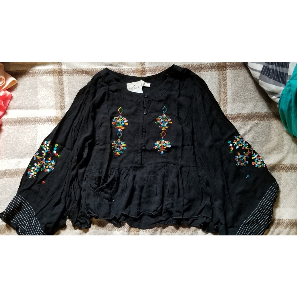 Patterned shirt with flared long sleeves